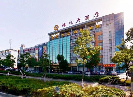 张闻杰饭店：一碗米线的温暖与挑战