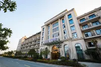 Xianhua Sandalwood Lakeside Hotel
