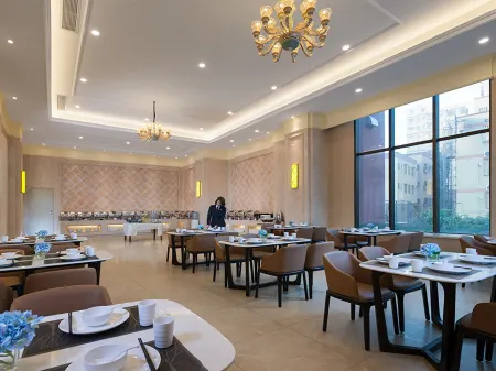 Vienna International Hotel Guangdong Foshan  Shishan Nanhai Sports Center Отели рядом с достопримечательностью «Neusoft Institute Guangdong»