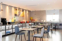 Home Inn Business Hotel (Xuzhou Pei County Investment International Branch)