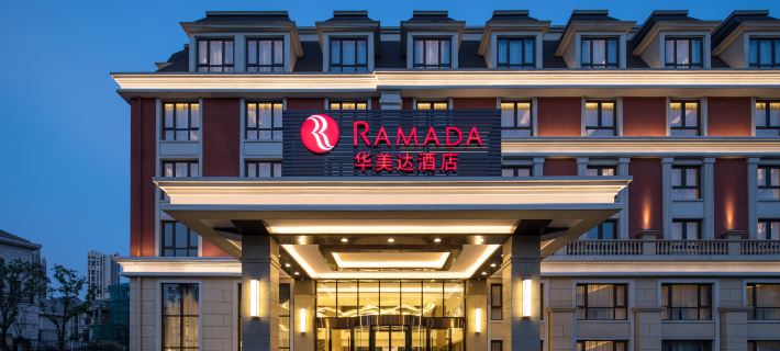 Ramada by Wyndham Zhenjiang City Center Hoteles en Zhenjiang
