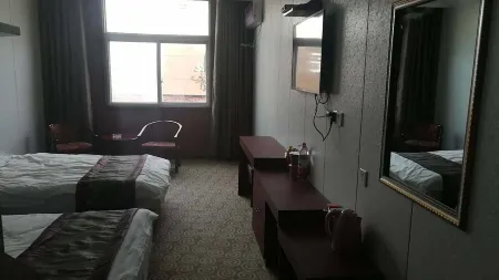 Xinzheng Shuanghe Hotel (Yanhuang Avenue Water Conservancy College) Отели рядом с достопримечательностью «Hezhuangzhen Passenger Transport Terminal»