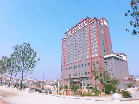 Mulan Water Town Hotel Отели рядом с достопримечательностью «Mulan Grassland»