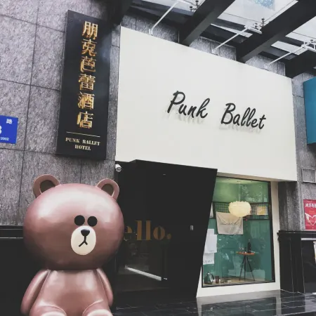 Punk Ballet Ins Hotel