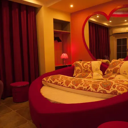 Jinping Weiai Theme Apartment