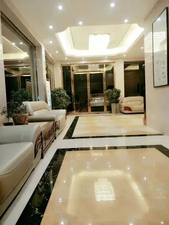 Fuyang Wangfu Square Hotel. Отели рядом с достопримечательностью «Taozhu Memorial Hall»