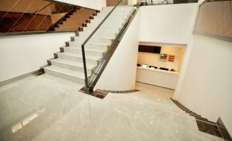 Lotto Hotel (Shanghai University Branch)
