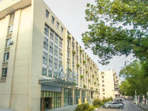 Magnotel (Taizhou Sports Center Jiaojiang Baolong City) Hotels near Taizhou Taixiu Art Museum