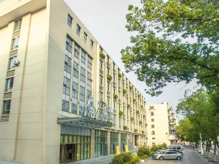 Magnotel (Taizhou Jiaojiang Yunxi Road Yanyu Park) Отели рядом с достопримечательностью «349 Submarine Tourist Base»