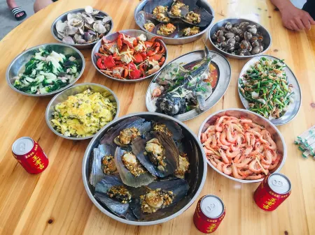 Island Feature Holiday Hotel Отели рядом с достопримечательностью «Feisha Beach Tourist Centre of Shangchuan Island»