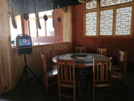 Tongdaoshanli Family Farmhouse