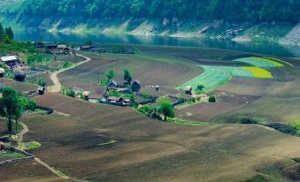 Kuandian Sister Farmhouse