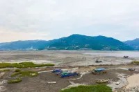 Beiqi Tantu Seaside Hostel - 2 ดาว