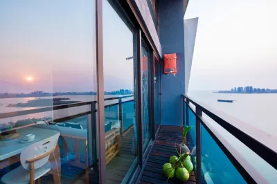 Facing the sea Coconut City Seaview Apartment (Haikou Poly)