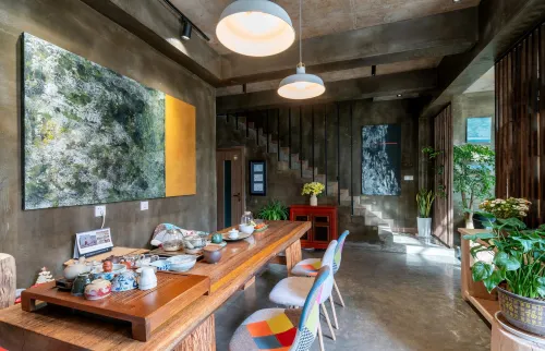 Free Growing Art Villa