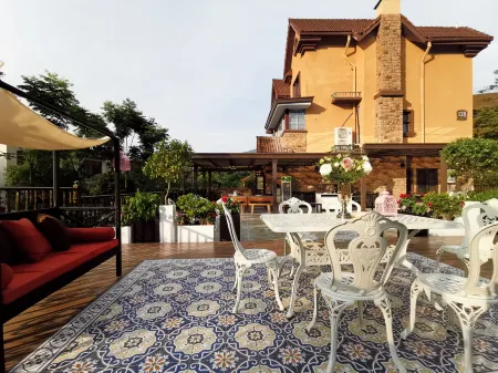 Yunzhong Manbu Banshan Huashu Hotel