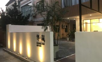 Shen zhen yang mei keng lin lan hai jing min su - Housity