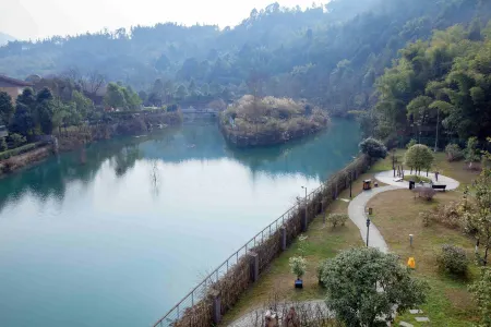 Huashuiwan Shuiyunge Apartment (Wenquan South Street) Отели рядом с достопримечательностью «Huashuiwan First Village Hot Spring Hotel»