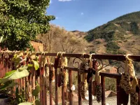 Nuodeng Ling'erling Hostel - con vista montagne