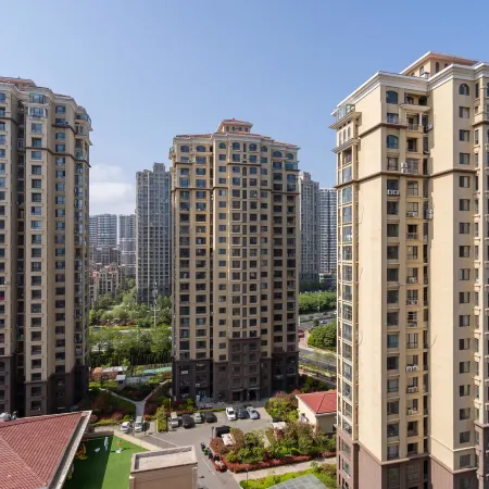 Qingdao Qinhai Life First Line Seaview Holiday Apartment Отели рядом с достопримечательностью «Пляж Голден-Бич»