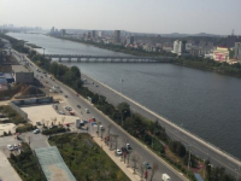 樱花公寓(抚顺万达店) - 豪华河景大床房