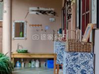 都江堰向荣花里客栈 - 精致阁楼房
