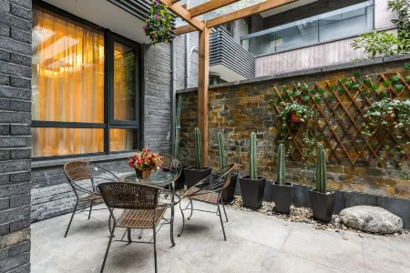 Qingcheng Mountain · Holiday Villa (Qingcheng Mountain High speed Railway Station Store) Отели рядом с достопримечательностью «Baiyun Wanfo Cave»