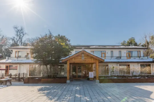 Weiwen Xiaozhu Hotel Отели рядом с достопримечательностью «Lengquan Pavilion»