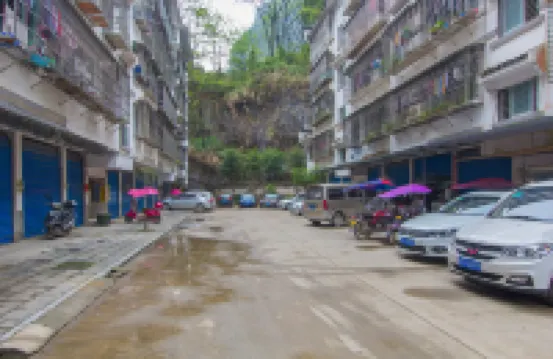 Fengming Xiaoqu Apartment