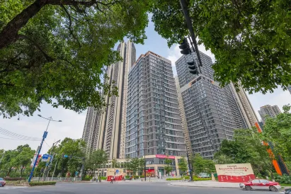 Gardening Hotel Apartment (Guangzhou Xilang Subway Station Zhonghai Huawan Branch)