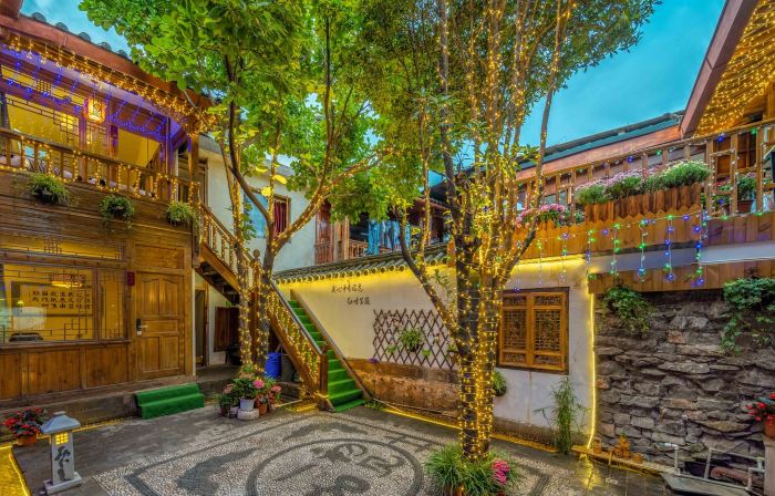 Huaqian Yuexia Inn Lijiang