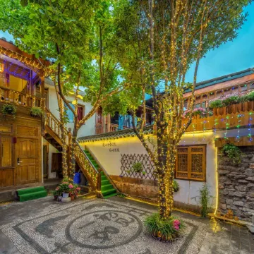 Huaqian Yuexia Inn Lijiang