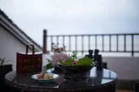 Kaiyuan Yiju Holiday Manor (Haining Yanguan Guanchao Resort Park)