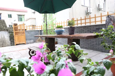 Double Dragon Bay House(Daishan Salon Beach Store) Отели рядом с достопримечательностью «Qushan Island»