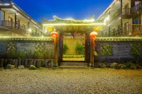 Lugu Lake Pumi Sunshine Hotel