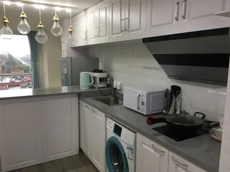 Jimei Xueju Select Apartment (Shanghai Minhang Jiaotong University Huashi University) Отели рядом с достопримечательностью «Auxiliary Wharf of Shuitou International Rock City»