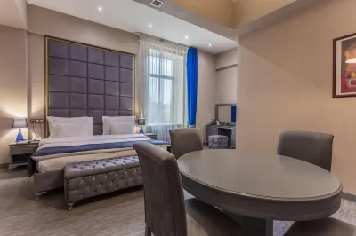 Grand Sapphire Hotel Hôtels à proximité de : Cathédrale Zenkov