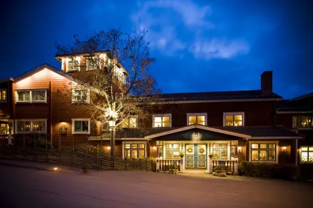 Åkerblads Hotell Gästgiveri Spa Отели в г. Реттвик