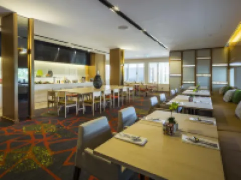 Shangri-La The Marina, Cairns Hotels in Cairns