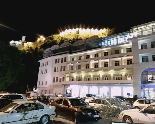 Hotel Cajupi ジロカストラのホテル