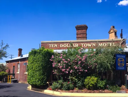 Ten Dollar Town Motel