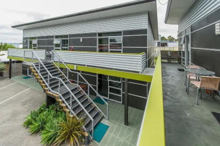 151 on London Motel & Conference Centre Отели в г. Уонгануи