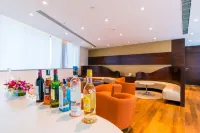 Howard Johnson by Wyndham Bengaluru Hebbal - ที่มีบาร์