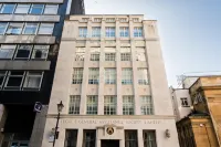 No.8 Waterloo Street Các khách sạn gần Victoria Square