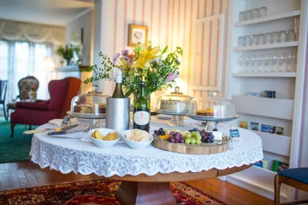 Bath Street Inn Отели рядом с достопримечательностью «Мортон Бэй Фиг Три»