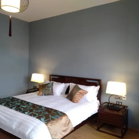 Zuowang Jiangcun Hotel