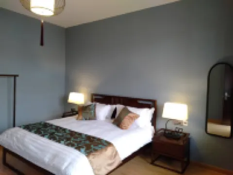 Zuowang Jiangcun Hotel