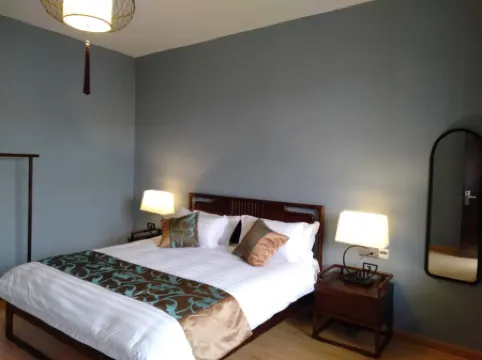 Zuowang Jiangcun Hotel