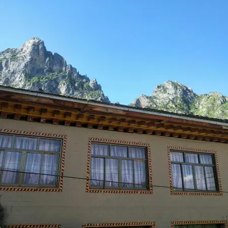 Sanchunli · Cloudive · Tibetan-Style Budget Boutique Stay (Dari Viewing Platform)