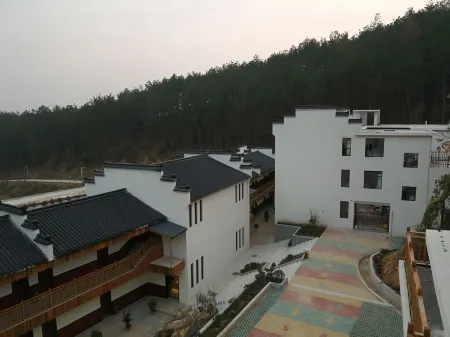 Qingyun Hotel Отели рядом с достопримечательностью «Blue City Peach Blossom Source»